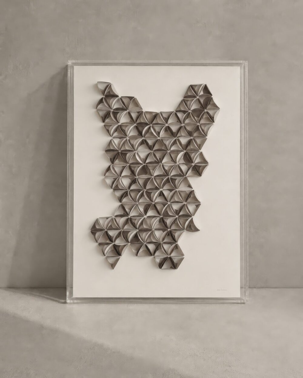 Cuadro de relieve geométrico en tonos gris y beige, hecho a mano