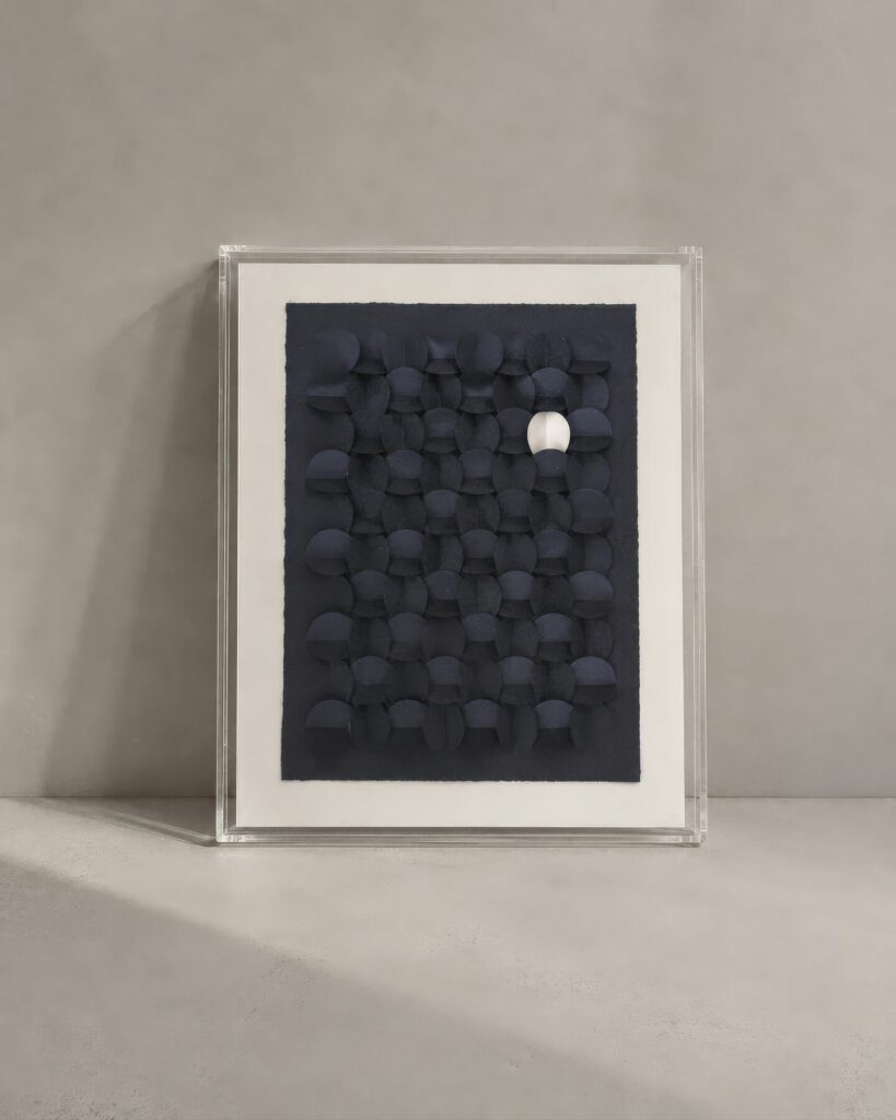 Cuadro de círculos en relieve azul noche con un detalle blanco